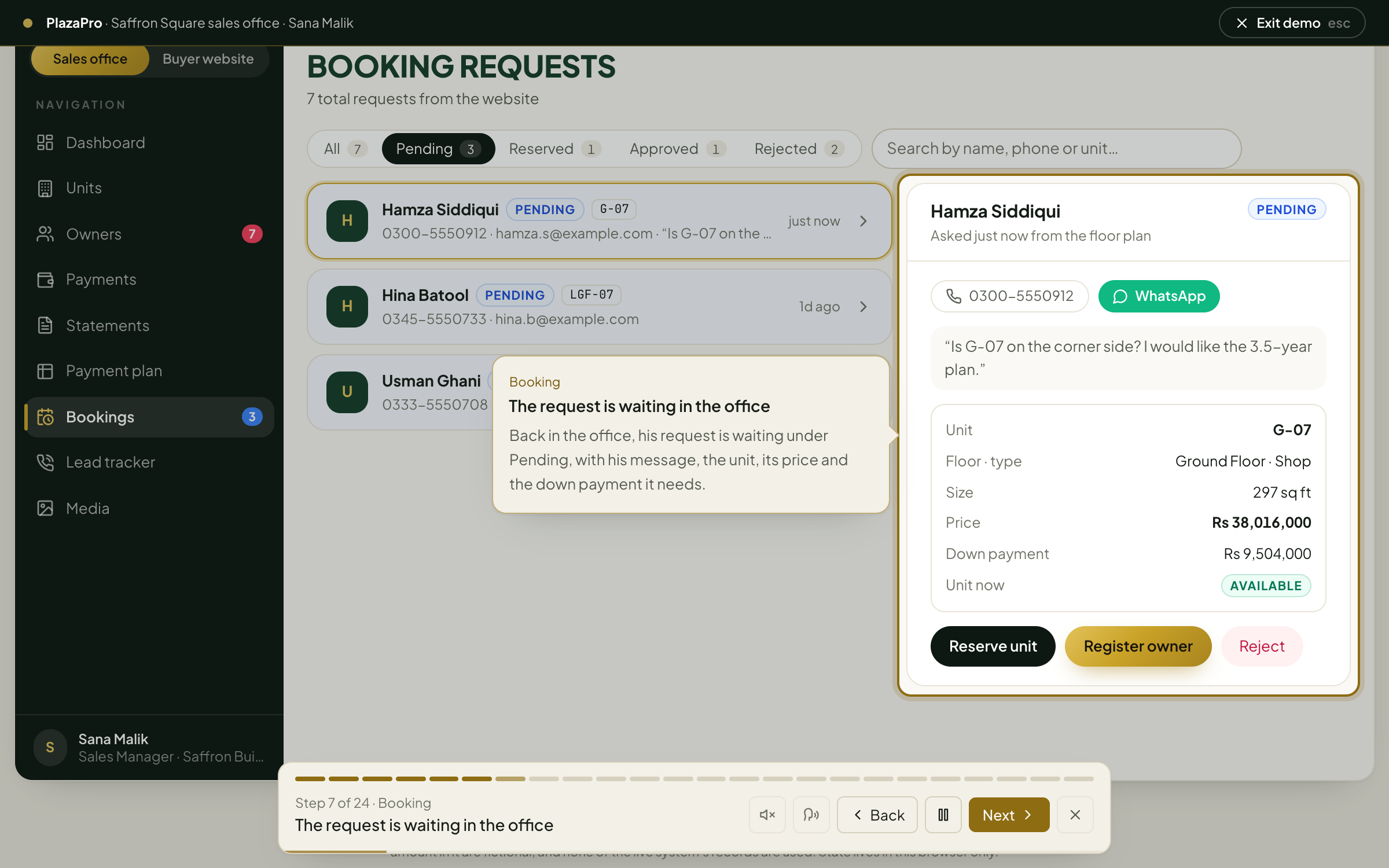 The walkthrough running: a ring around the booking request on the buyer website, a bubble explaining the step, and the control bar with back, pause and next